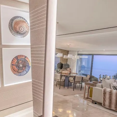 Moderno Apartamento Con Terraza En Estepona